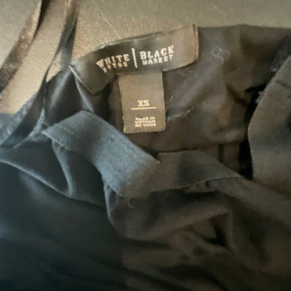 White House Black Market Halter Neck Top Embellished with Pearls Chains Sz XS - Picture 9 of 9